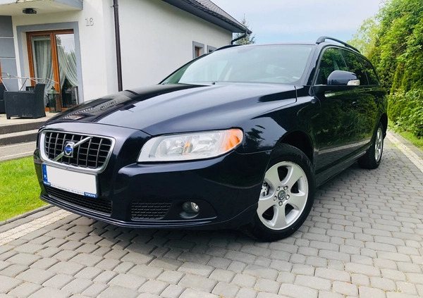 Volvo V70 cena 22900 przebieg: 217000, rok produkcji 2008 z Kielce małe 352
